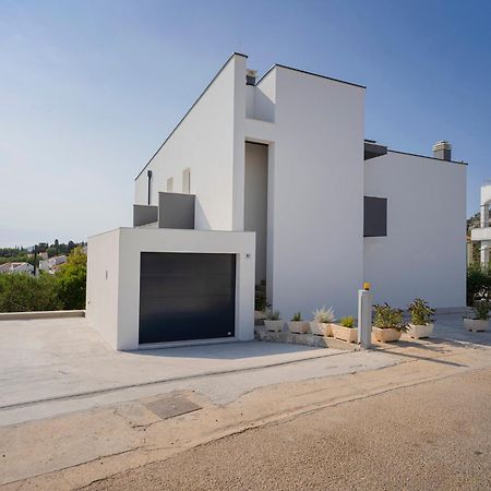 Modern, 2 Bedroom Apartment ฮวาร์ ภายนอก รูปภาพ