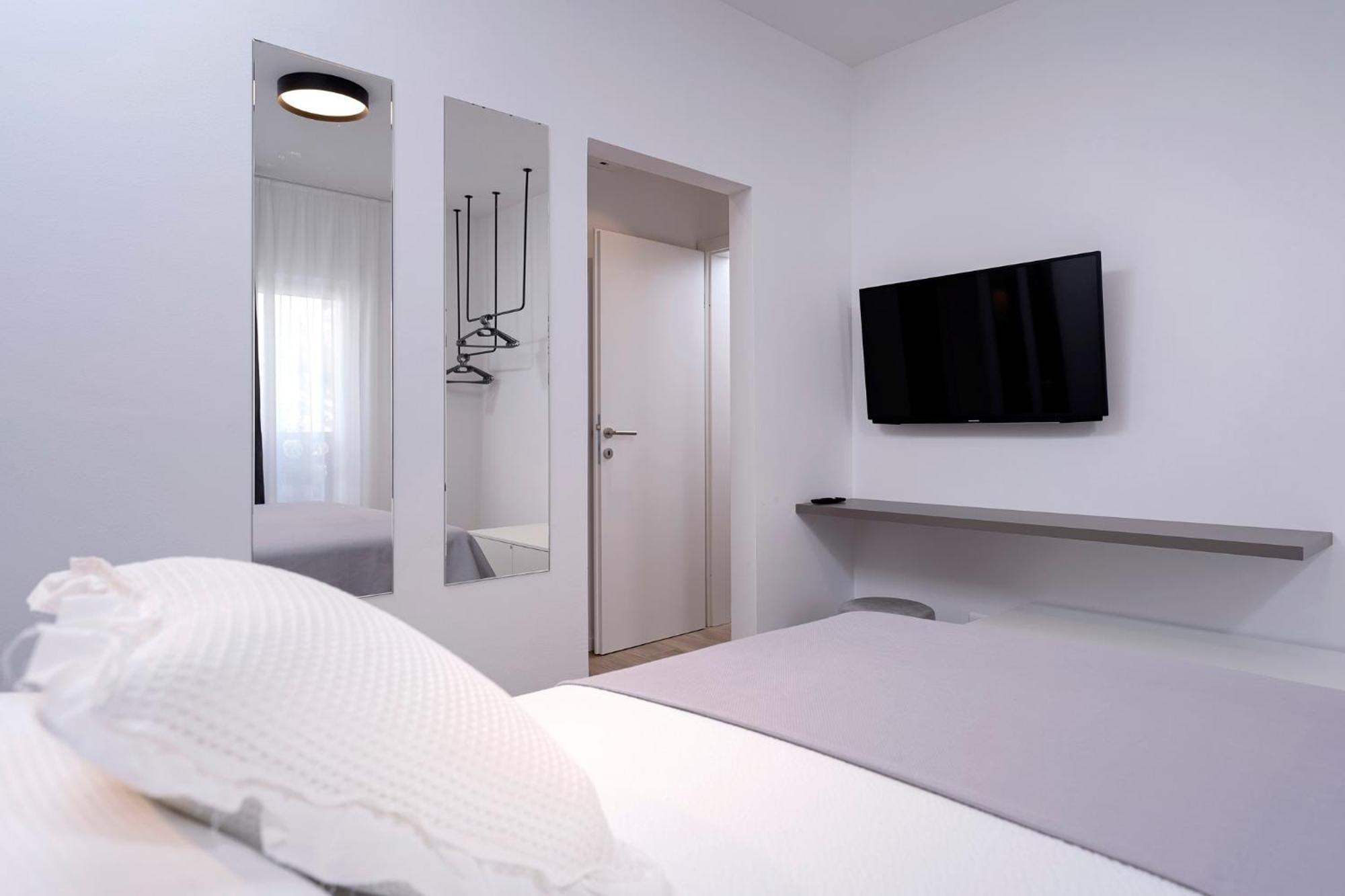 Modern, 2 Bedroom Apartment ฮวาร์ ภายนอก รูปภาพ