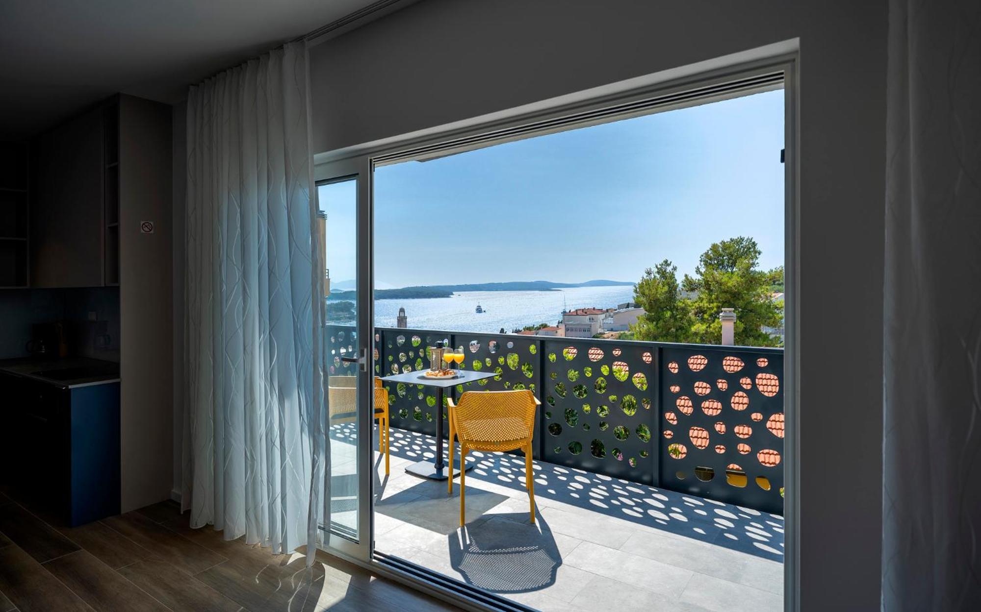 Modern, 2 Bedroom Apartment ฮวาร์ ภายนอก รูปภาพ