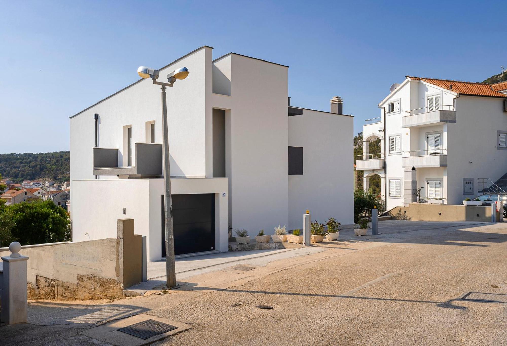 Modern, 2 Bedroom Apartment ฮวาร์ ภายนอก รูปภาพ